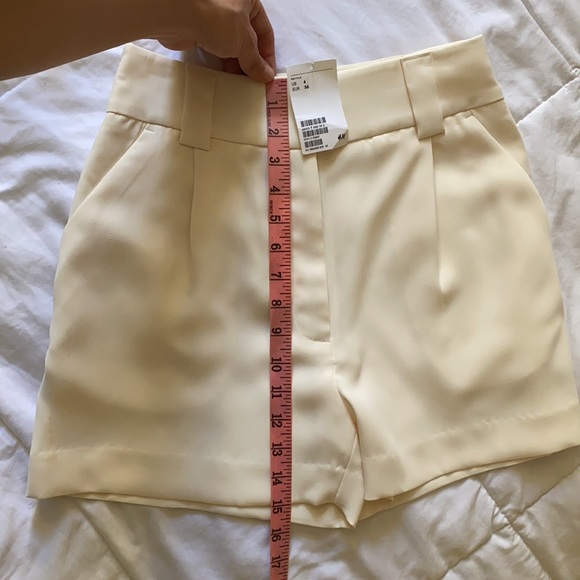 Off white dressy shorts - Picture 2 of 3